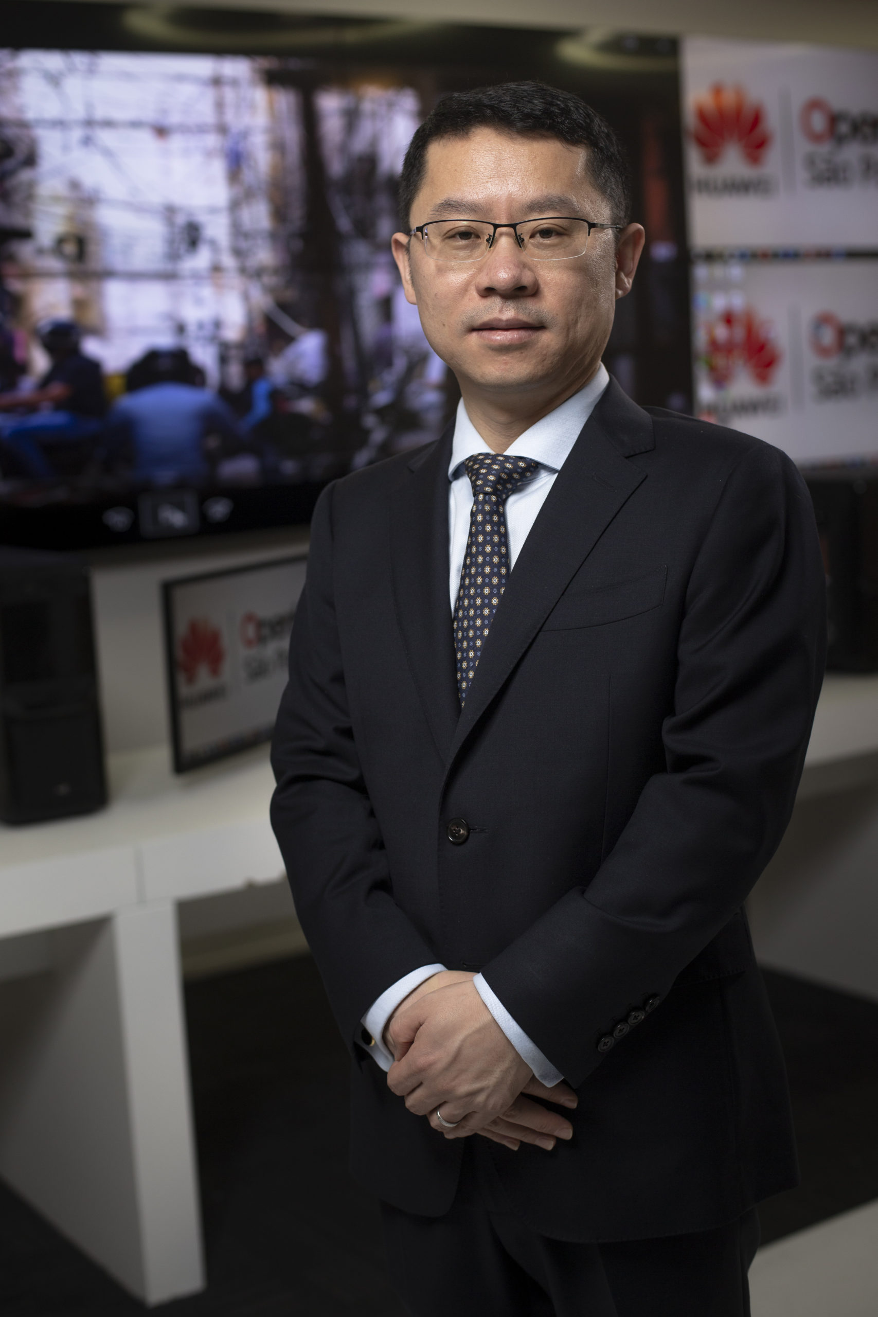 Retrato do CEO da Huawei no Brasil Sun Baocheng.