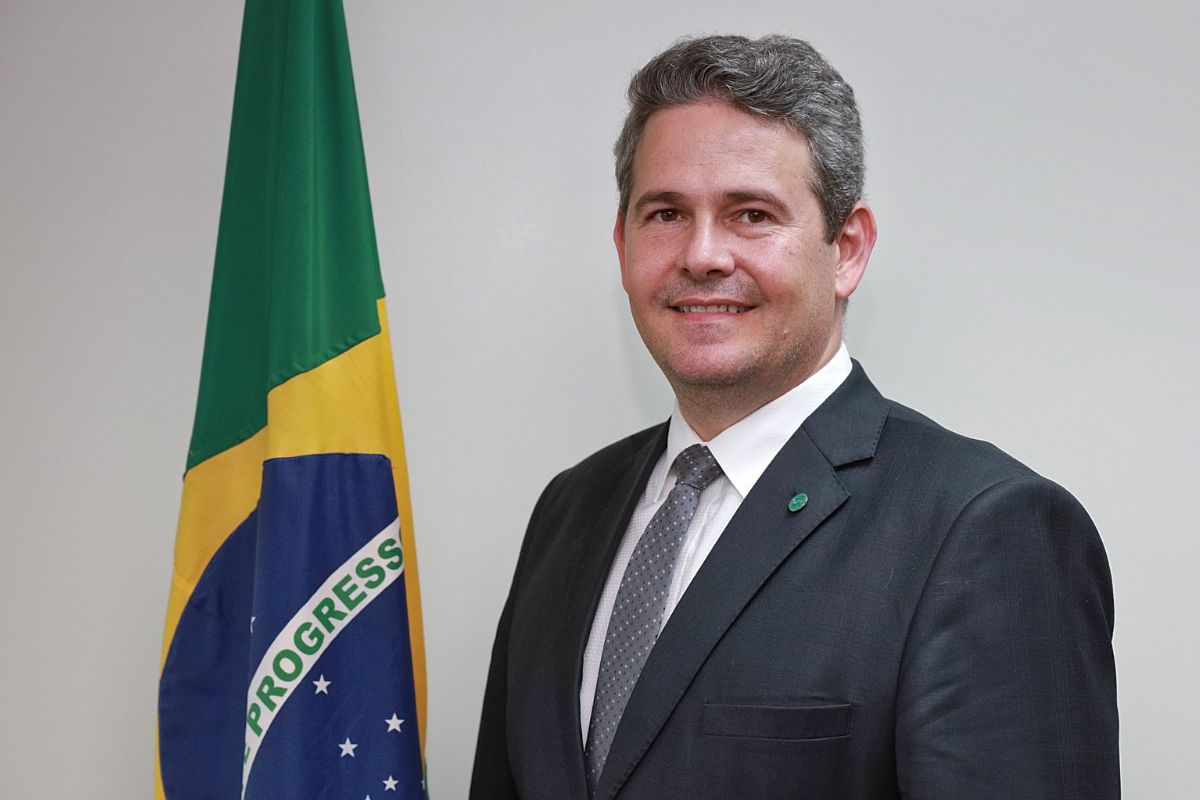 Brazil’s Secretary of Agricultural Defense: Cattle Traceability, Avian Influenza and the New Pesticide Law